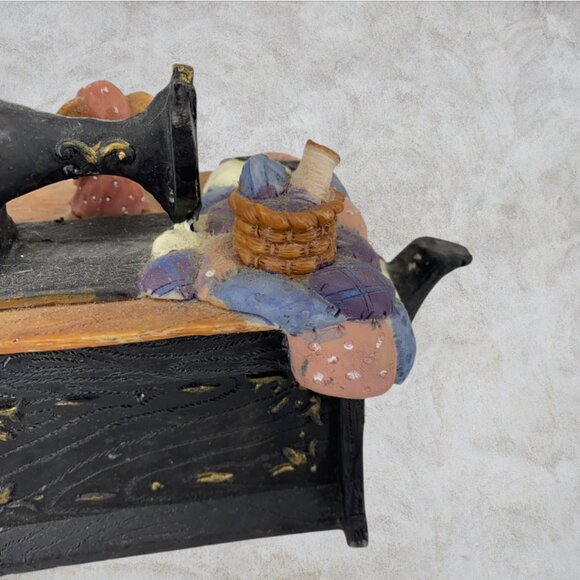 SAN FRANCISCO COMPANY -- Sewing Machine Music Box, Quilting Material, Winds Up - Picture 4 of 12